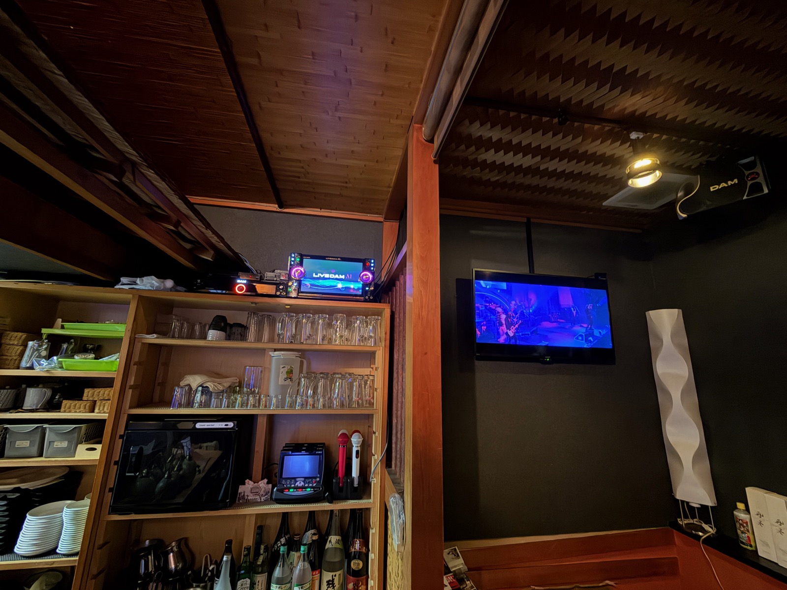 カラオケLIVE DAMと大型モニター